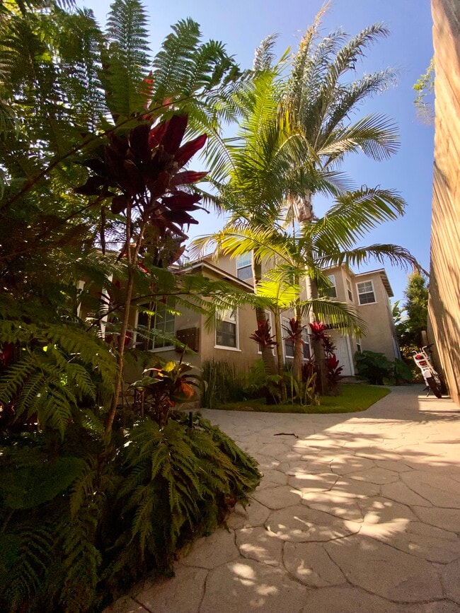 Building Photo - 11647 Ayres Ave Unit 11647