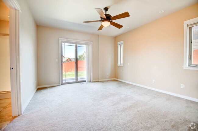 Building Photo - Rare 3 bed/2.5 w/ ADU and garage in Desira... Rental