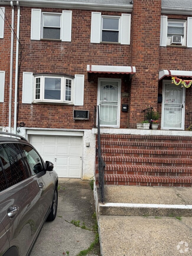 Building Photo - 83-57 266th St Rental