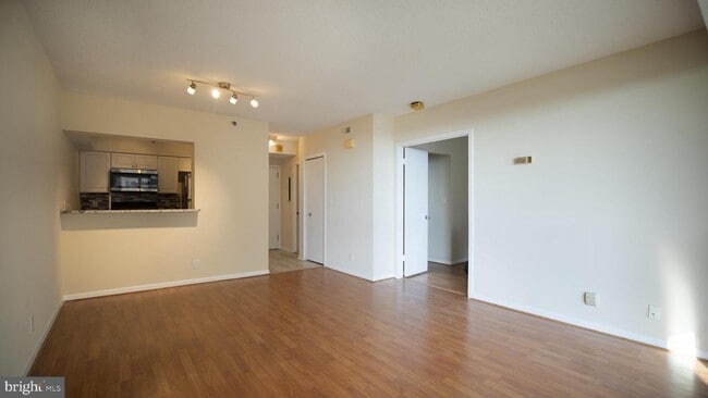 Building Photo - 5505 Seminary Rd Unit 1418N