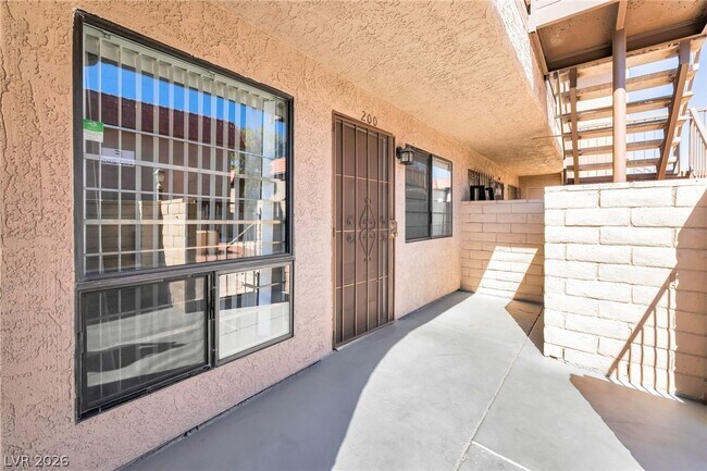 Photo - 4300 N Lamont St Unit 200