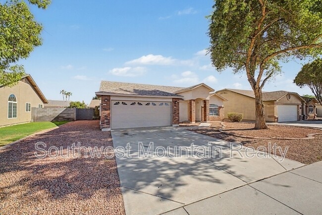 2272 E Remington Pl