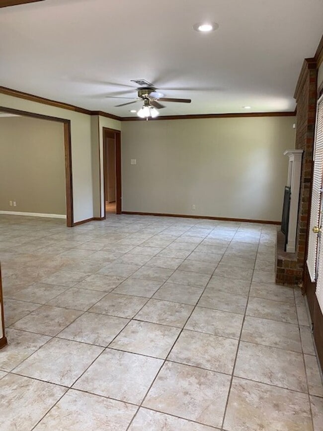 Photo - Spacious 3 bed 2 bath home in Town and Country Subdivision