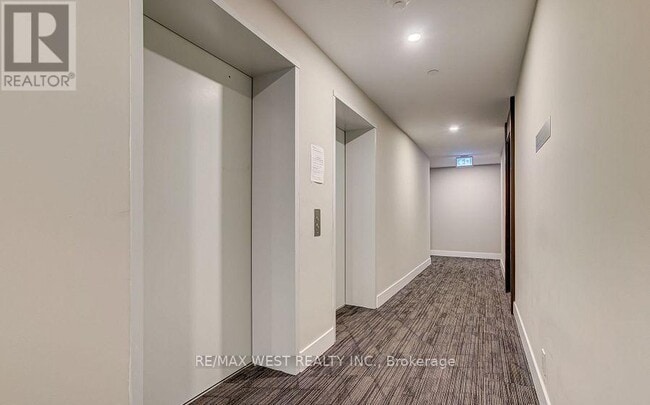 Photo - 15 Queen St S Unité 908