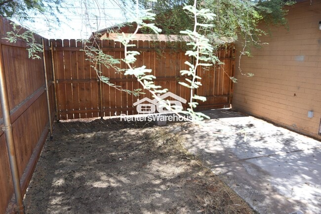 Photo - 729 E Mission Ln