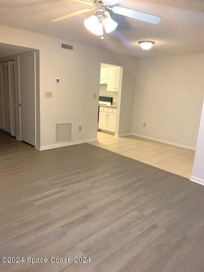 Photo - 3575 Sable Palm Ln Unidad C