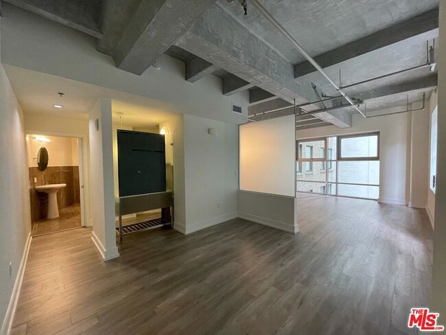 Photo - 727 W 7TH St Unidad 815 Rental