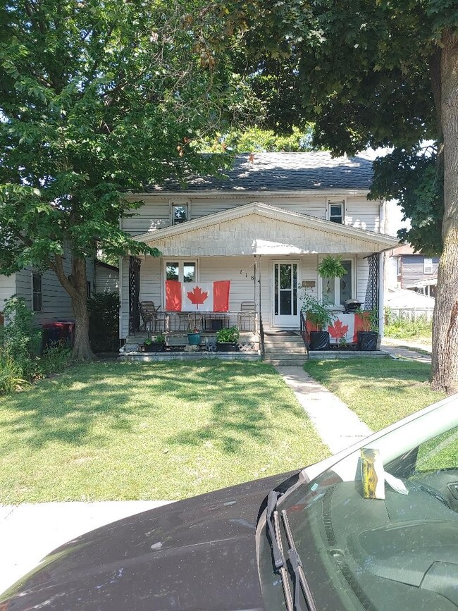 Building Photo - 1184 Moy Av Unit Upper