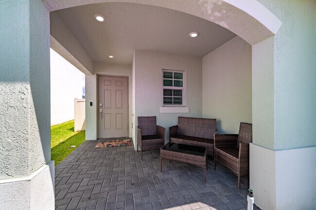 Photo - 3/2 in gated Tillman Lakes!