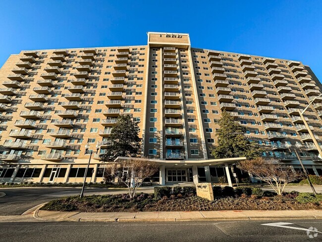 Building Photo - Sun-filled 1 Bed 1 Bath Unit With Private ... Rental