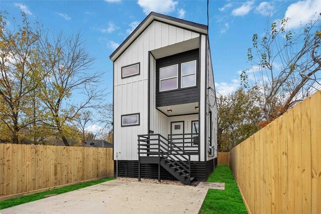 Photo - 2207 Des Chaumes St