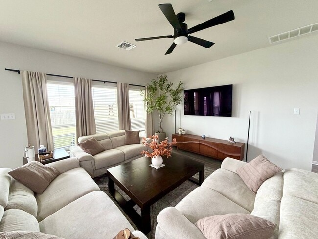 Photo - Spacious 4 bed/3 Bath home in Midway ISD