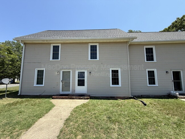 Building Photo - 210 Milford St Unit B