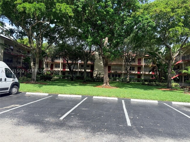 Building Photo - 200 SW 132nd Way Unit 306L