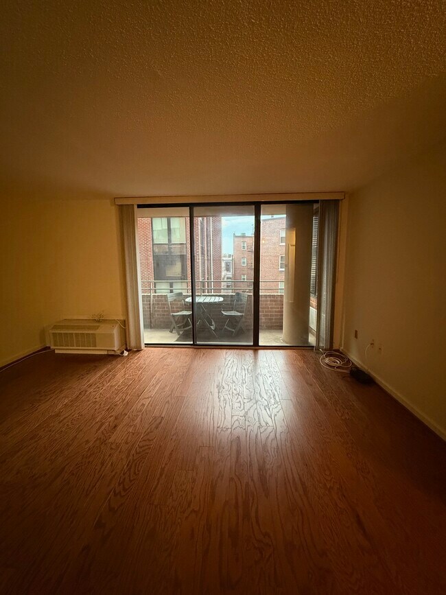 Photo - 2141 P St NW Unidad 406