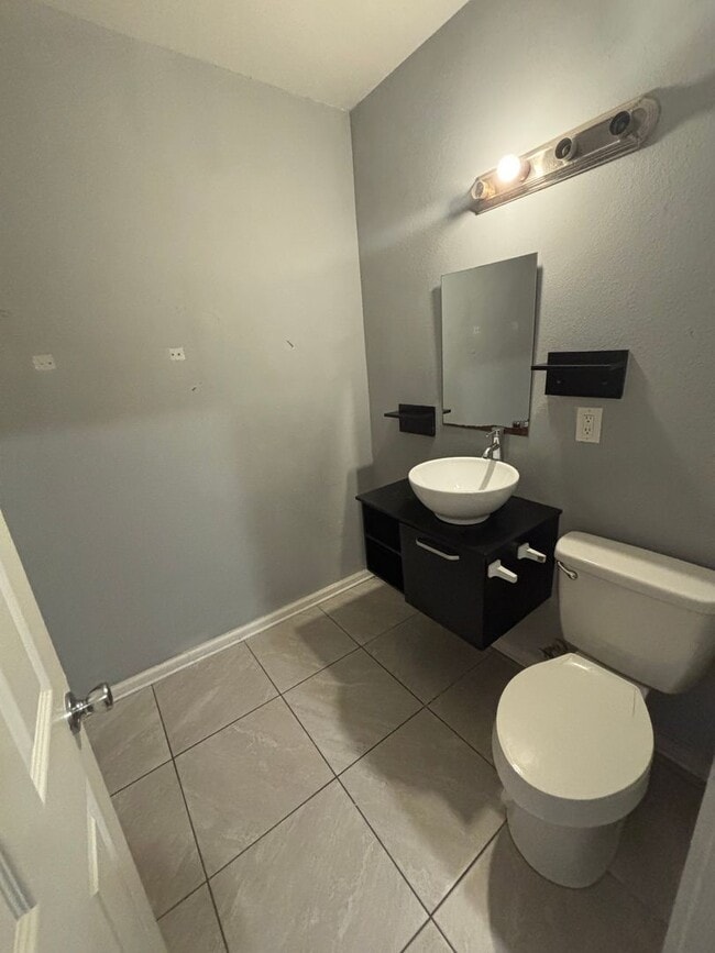 Photo - 3 Bedroom Unit in Highland!