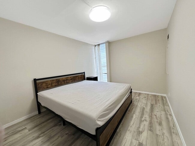 Photo - Salt Lake: 1 Bed, 1 Bath Condo w/ 1 Parkin... Unit 1003