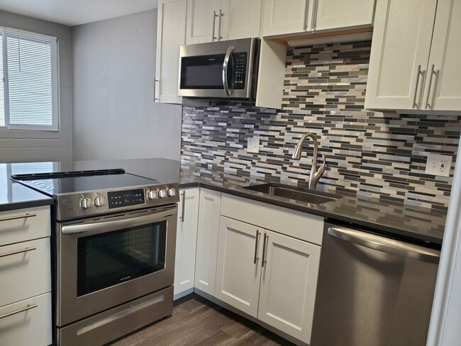 Photo - 341 N Garfield Ave Unidad D6