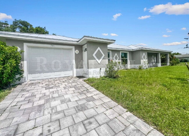 Photo - 745 Harry Ave S