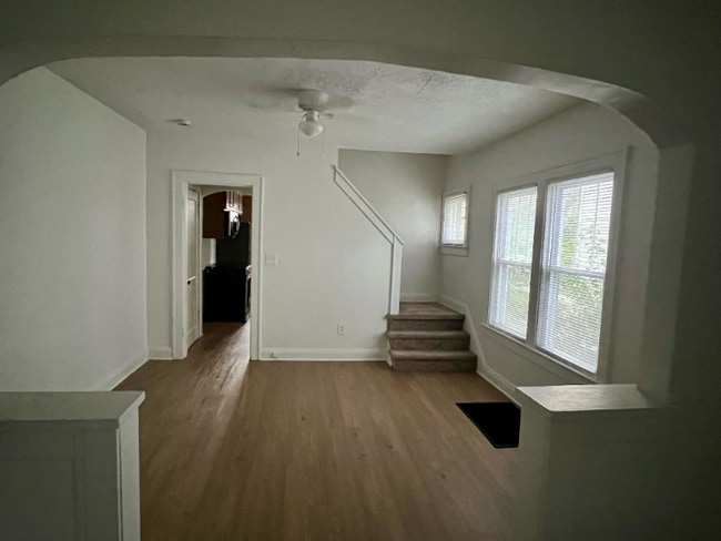 Photo - 897 Thomas Rd