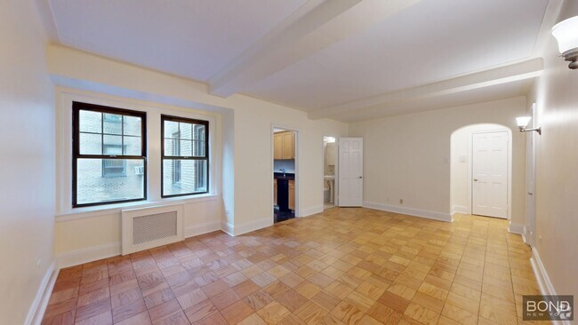 Building Photo - 95 Christopher St Unit 4C Rental