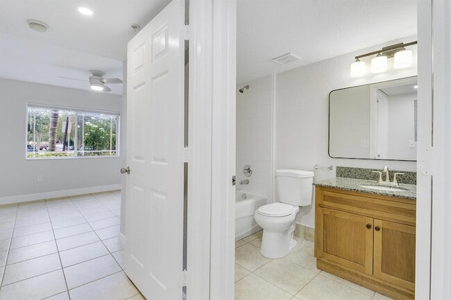 Photo - 171 SW Palm Dr Unit 105