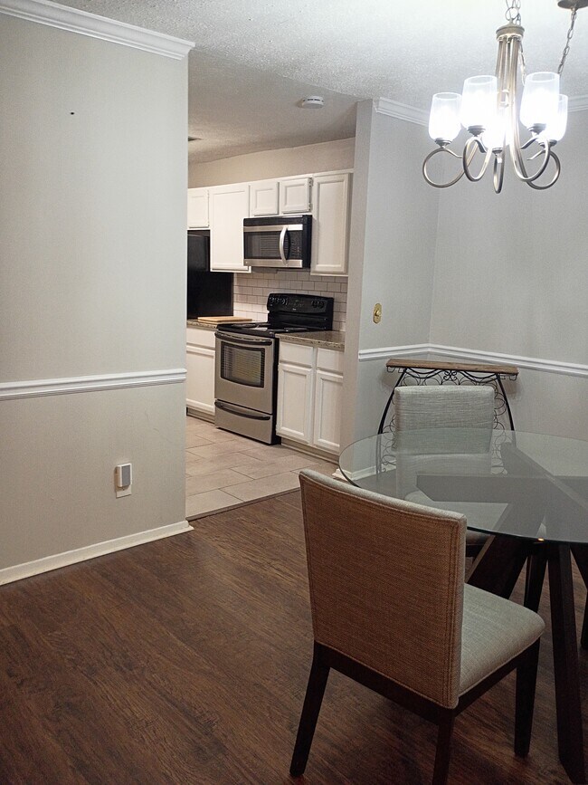 Photo - 5556 Mountain Springs Cir Unidad B