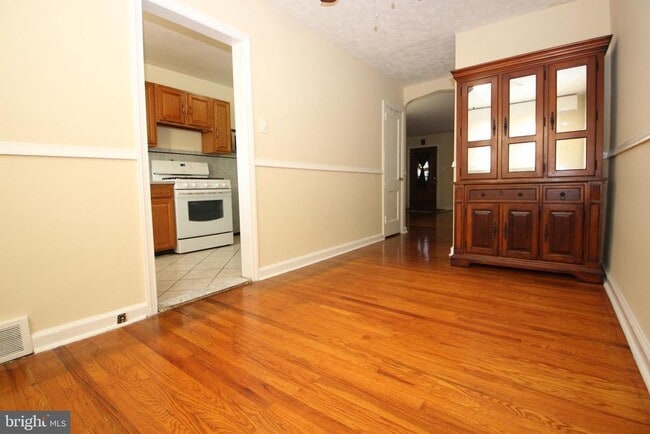 Photo - 222 W Colonial St