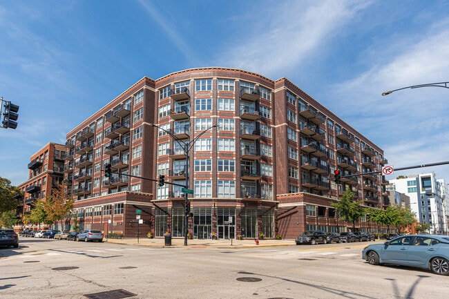 Building Photo - 1000 W Adams St Unit 703