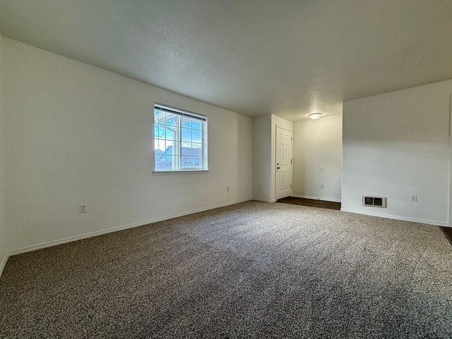 Photo - SCHEDULE A TOUR TO VIEW THIS NEWLY UPDATED TOWNHOME IN REDMOND!!