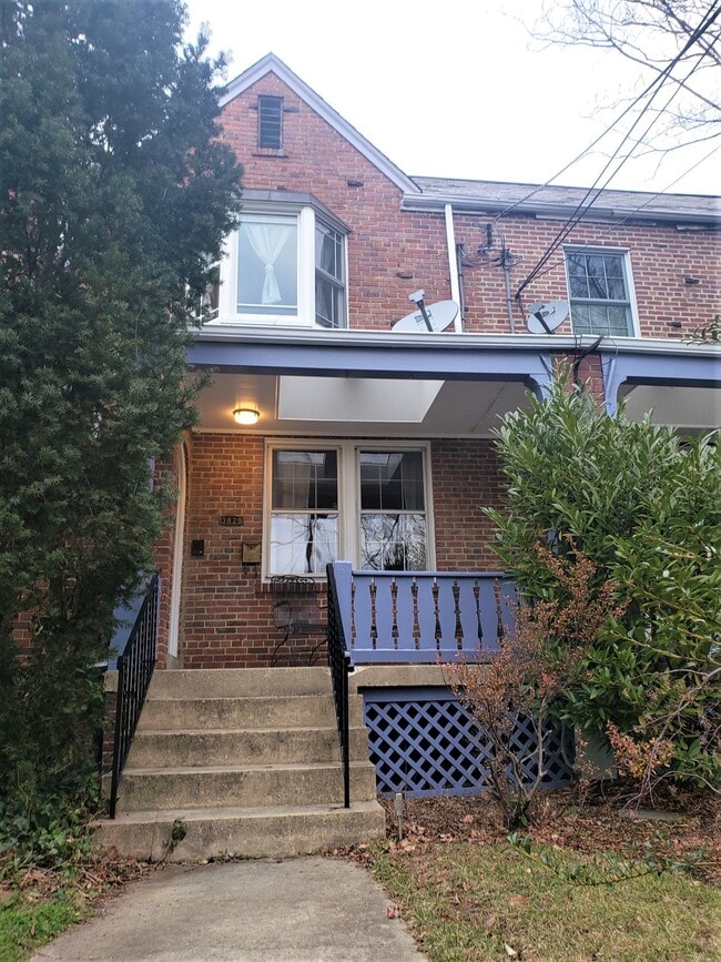 Building Photo - 3829 Calvert St NW Rental