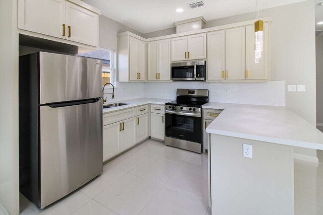 Photo - What an amazing apartment in Mission!!! Luxury apartment for Rent