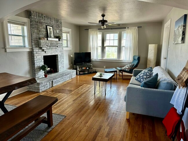 Building Photo - 802 W Pershing Blvd