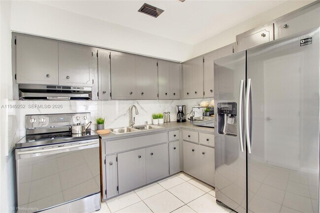 Photo - 755 NW 43rd St