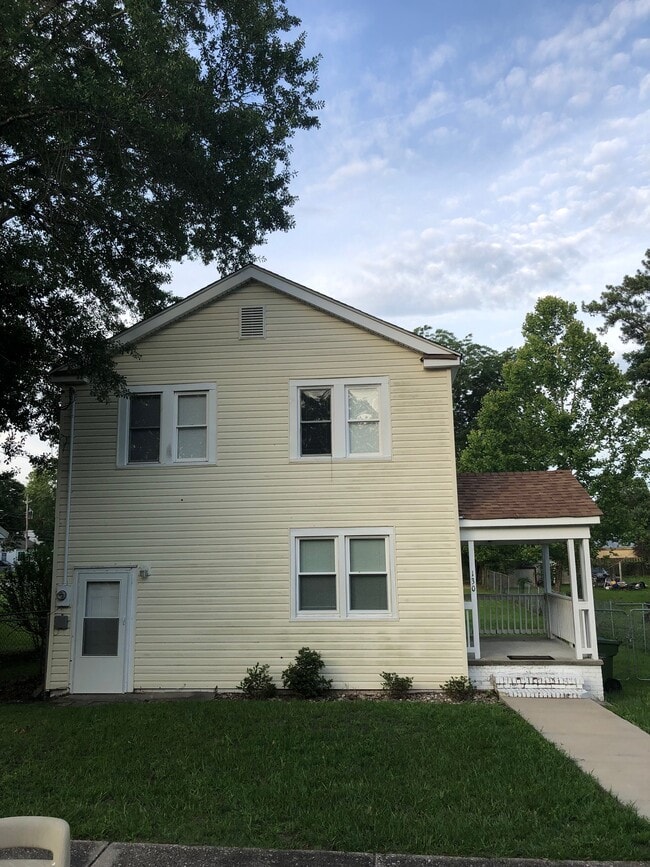 Building Photo - 130 Kenwood Ave Rental