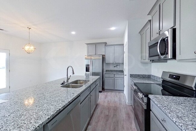 Photo - 304 Silver Maple Ln