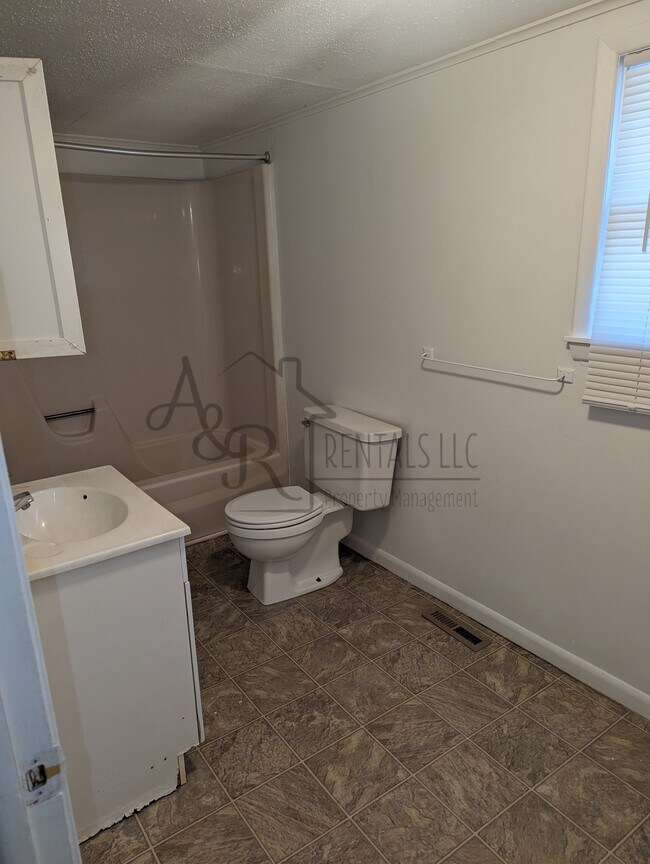 806 S Locust St Unit 1