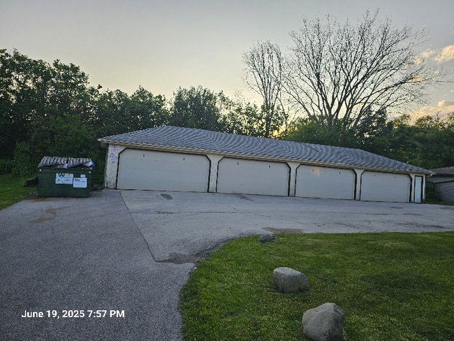 Photo - 4231 N 104th St Unidad 5