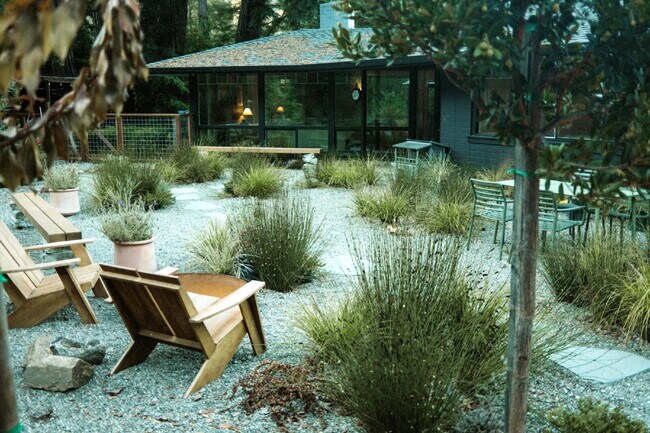 Building Photo - Serene Modern Living with Majestic Views ++ Bonus Units