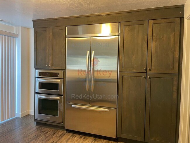 Photo - E Pear St Duplex