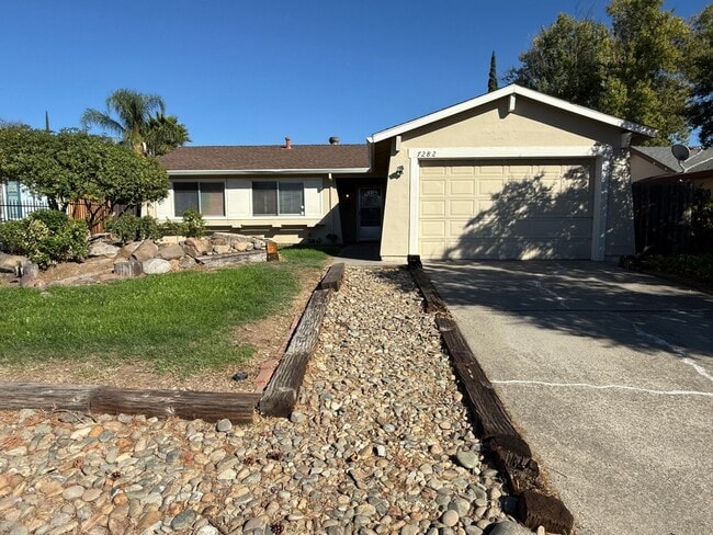 3 bed 1 bath available in North Highlands! - 3 bed 1 bath available in North Highlands!