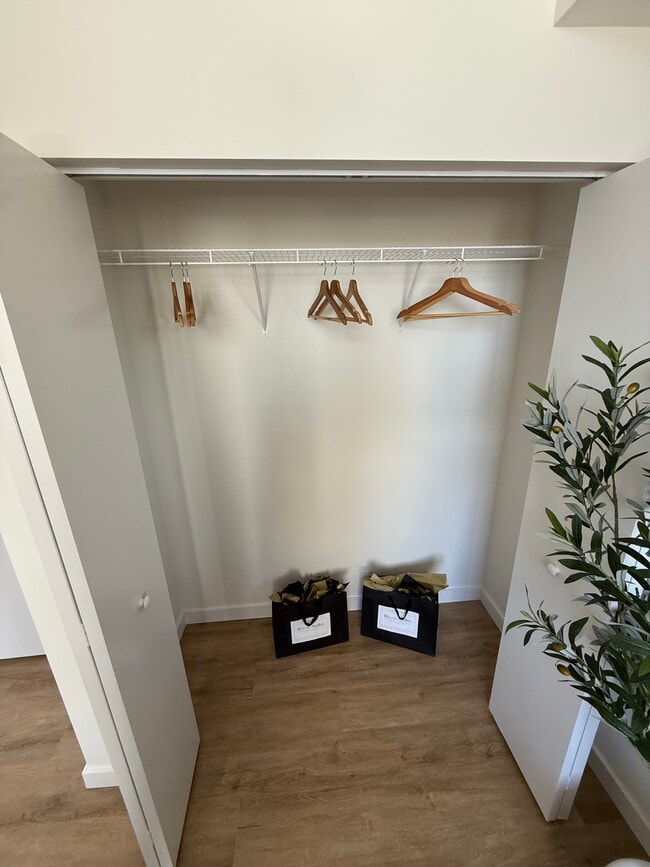 Photo - 941 E 22nd St Unidad B21