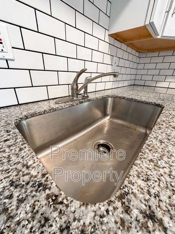 Photo - 11117 E 15th St S