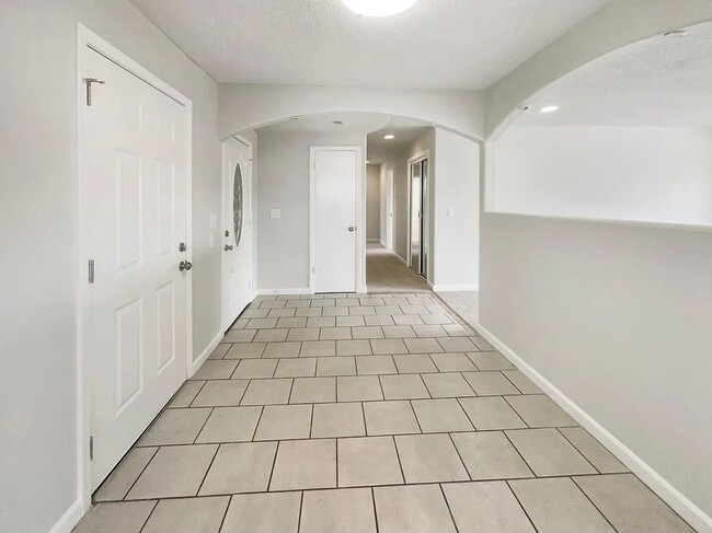 Photo - 5921 Hillsdale Blvd