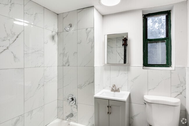 2BR, 1BA - 900SF