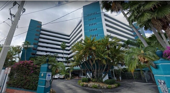 Building Photo - 1700 NW N River Dr Unit 1009