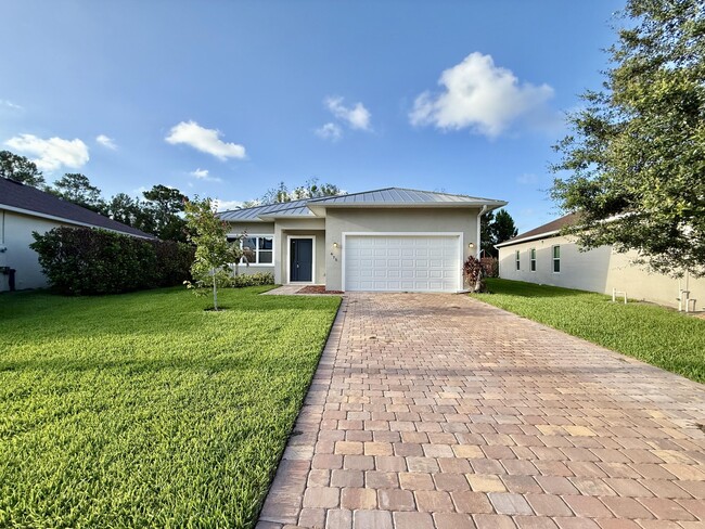 Building Photo - 675 NE Moss Rose Pl