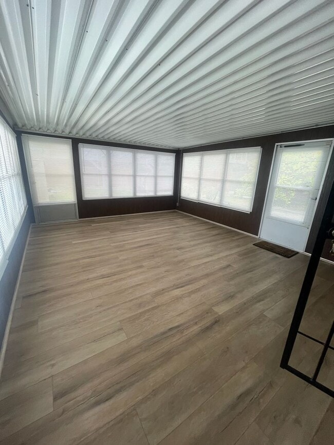 Photo - 300 Swan Way