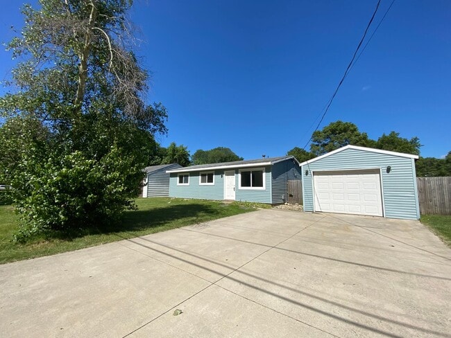 Photo - LIMITED TIME SPECIAL 1ST MONTH RENT FREE - 3 Bedroom Single Family Home in Elkhart!