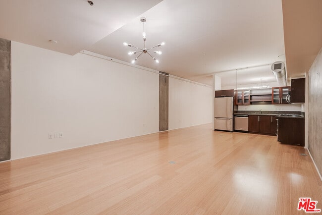 Photo - 1111 S Grand Ave Unidad 1115